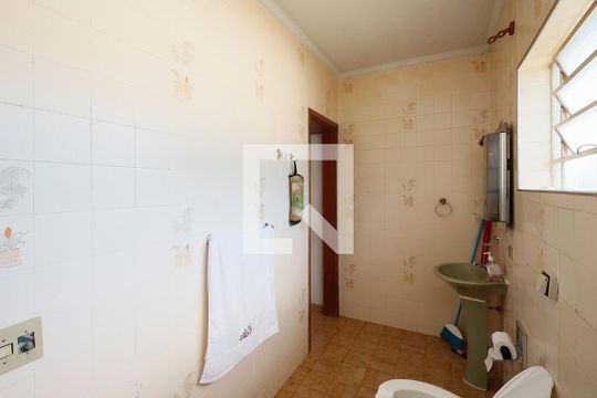 Banheiro da Suíte 1 de casa para alugar com 6 quartos, 321m² em Vila Albertina, São Paulo