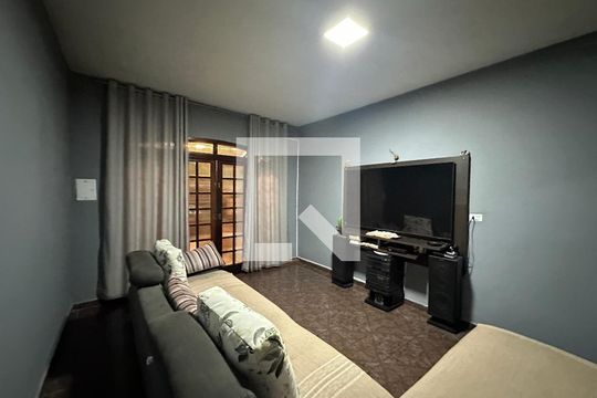 Casa para alugar com 2 quartos, 250m² em Parque dos Camargos, Barueri