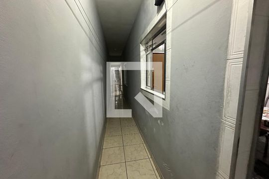 Corredor de casa para alugar com 2 quartos, 250m² em Parque dos Camargos, Barueri