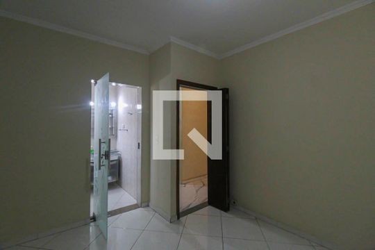 Casa à venda com 4 quartos, 200m² em Jardim Santa Teresinha, São Paulo