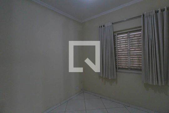 Casa à venda com 4 quartos, 200m² em Jardim Santa Teresinha, São Paulo