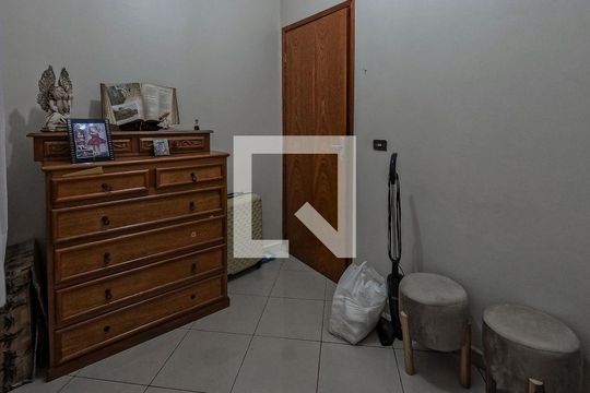 Casa à venda com 3 quartos, 200m² em Jardim Marisa, São Paulo