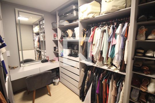 Closet Quarto 1 de apartamento para alugar com 2 quartos, 130m² em Santa Helena, Belo Horizonte