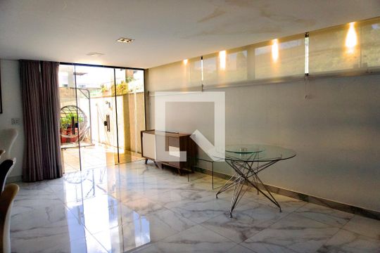 Apartamento para alugar com 2 quartos, 108m² em Barreiro, Belo Horizonte