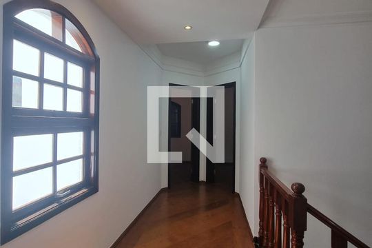 Corredor de casa à venda com 3 quartos, 219m² em Vila Jordanopolis, São Bernardo do Campo