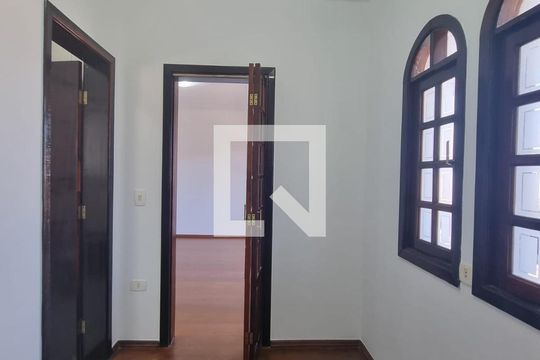 Corredor de casa à venda com 3 quartos, 219m² em Vila Jordanopolis, São Bernardo do Campo