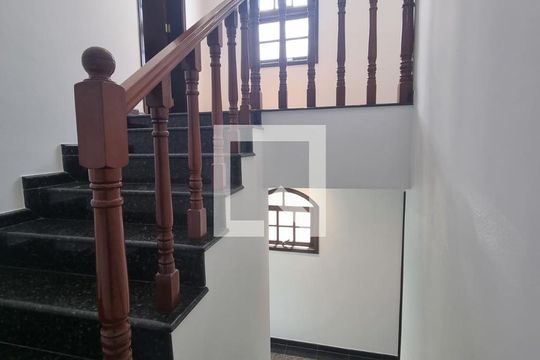 Escada de casa à venda com 3 quartos, 219m² em Vila Jordanopolis, São Bernardo do Campo