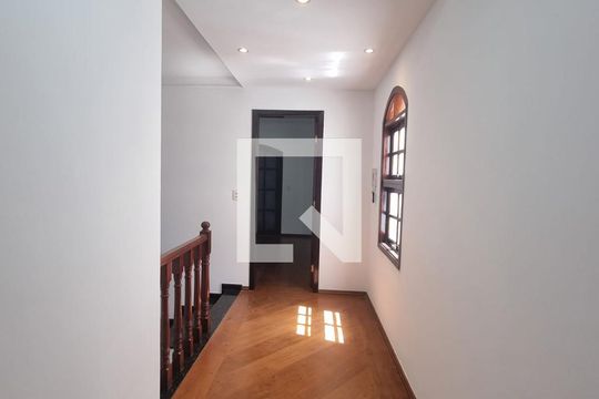 Corredor de casa à venda com 3 quartos, 219m² em Vila Jordanopolis, São Bernardo do Campo