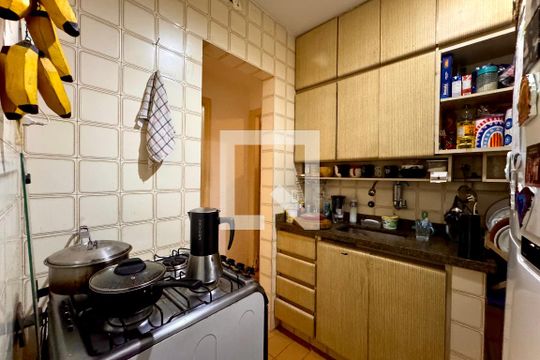 Cozinha de apartamento à venda com 2 quartos, 65m² em Santa Teresa, Rio de Janeiro