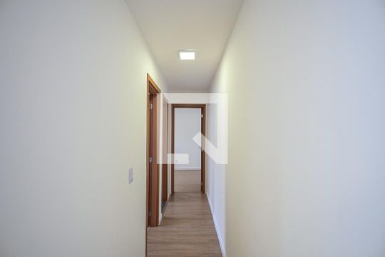 Corredor de apartamento para alugar com 2 quartos, 44m² em Vila Suzana, São Paulo