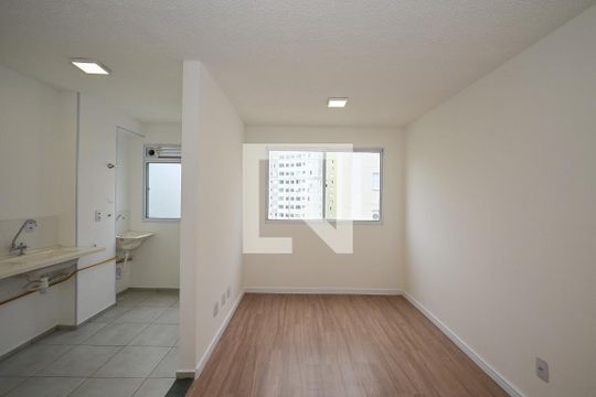 Sala de apartamento para alugar com 2 quartos, 44m² em Vila Suzana, São Paulo