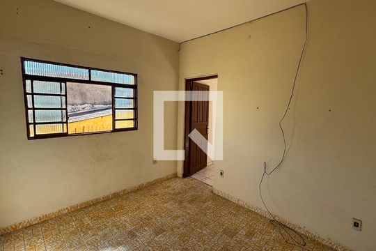 Sala de casa à venda com 4 quartos, 250m² em Jardim Silvana, Santo André
