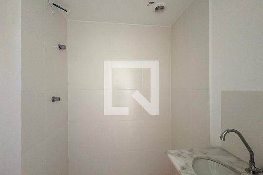 Banheiro de kitnet/studio à venda com 1 quarto, 30m² em Vila Pereira Barreto, São Paulo