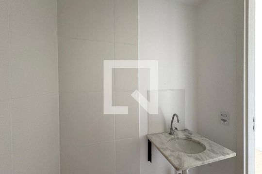 Banheiro de kitnet/studio à venda com 1 quarto, 30m² em Vila Pereira Barreto, São Paulo