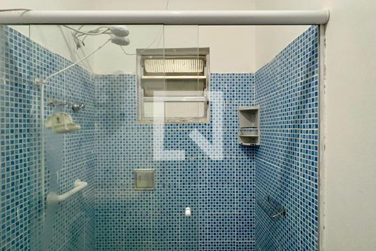 Banheiro de casa para alugar com 3 quartos, 130m² em Cerqueira César, São Paulo