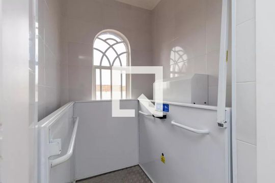 Banheiro de casa à venda com 3 quartos, 211m² em Vila Invernada, São Paulo