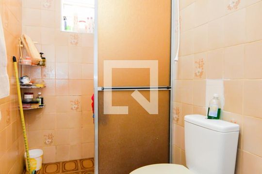 Banheiro da Suíte de casa à venda com 3 quartos, 110m² em Jardim Miriam, Guarulhos