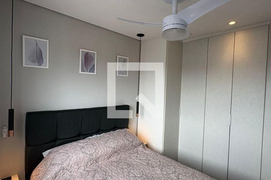 Quarto de apartamento à venda com 2 quartos, 42m² em Jardim Monte Alegre, Taboão da Serra
