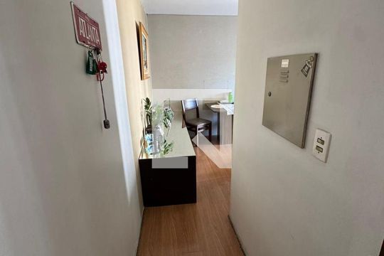 Corredor de apartamento à venda com 2 quartos, 55m² em Jardim Monte Alegre, Taboão da Serra