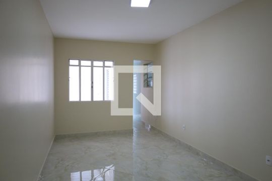 Casa para alugar com 3 quartos, 200m² em Jardim Alzira, São Paulo