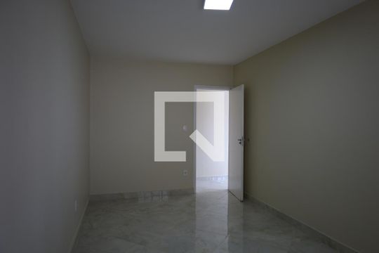 Casa para alugar com 3 quartos, 200m² em Jardim Alzira, São Paulo