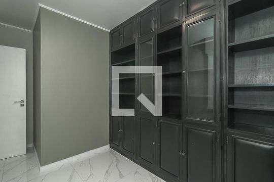 Escritório de casa à venda com 3 quartos, 223m² em Jardim Lindóia, Porto Alegre