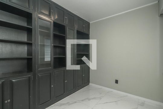 Escritório de casa à venda com 3 quartos, 223m² em Jardim Lindóia, Porto Alegre