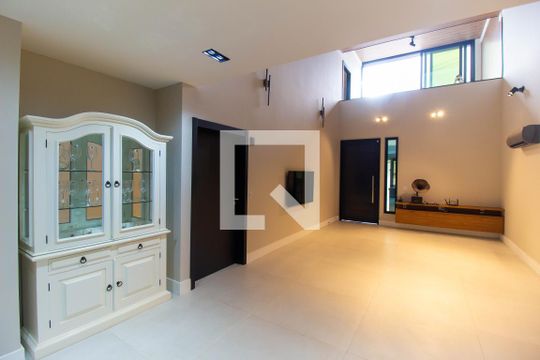 Casa à venda com 2 quartos, 300m² em Camboinhas, Niterói