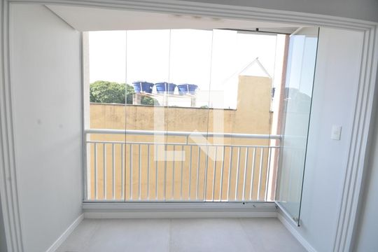 Sala de apartamento à venda com 3 quartos, 80m² em Vila Nivi, São Paulo