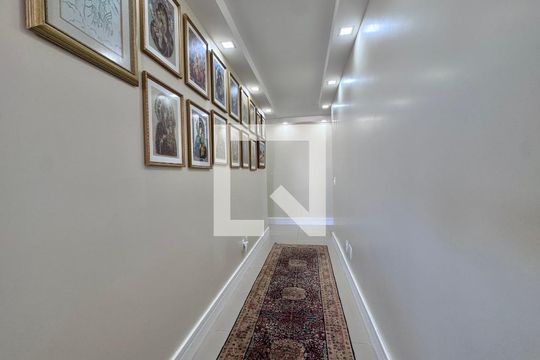 Corredor de apartamento para alugar com 3 quartos, 240m² em Recreio dos Bandeirantes, Rio de Janeiro