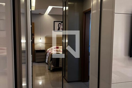 Quarto de casa de condomínio para alugar com 4 quartos, 260m² em Granja Marileusa, Uberlândia