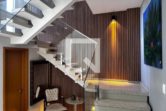 Sala de casa de condomínio para alugar com 4 quartos, 260m² em Granja Marileusa, Uberlândia