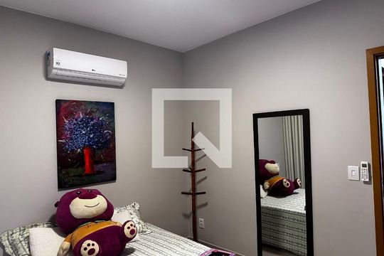 Quarto de casa de condomínio para alugar com 4 quartos, 260m² em Granja Marileusa, Uberlândia