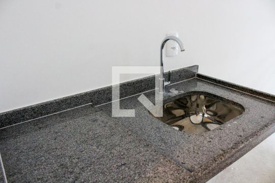 Sala/Cozinha de kitnet/studio à venda com 1 quarto, 25m² em Pinheiros, São Paulo