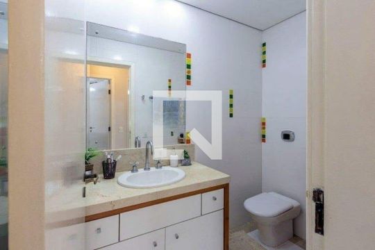 Banheiro 1 de apartamento à venda com 3 quartos, 225m² em Praia de Belas, Porto Alegre