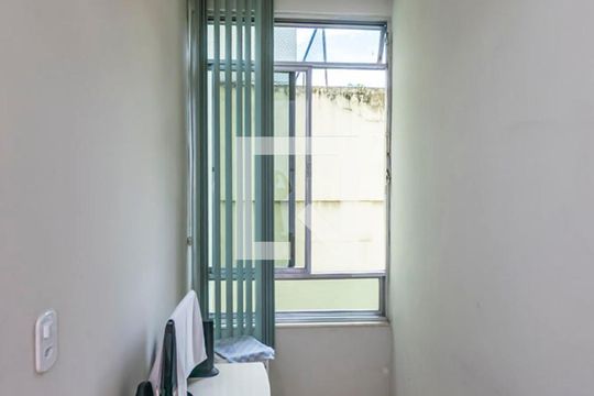 Sala de apartamento à venda com 2 quartos, 70m² em Olaria, Rio de Janeiro