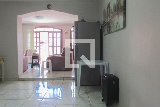 Sala de casa à venda com 4 quartos, 205m² em Pestana, Osasco