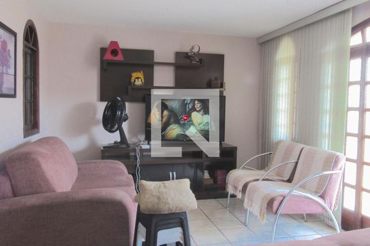 Sala de casa à venda com 4 quartos, 205m² em Pestana, Osasco