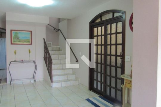 Sala de casa à venda com 4 quartos, 205m² em Pestana, Osasco