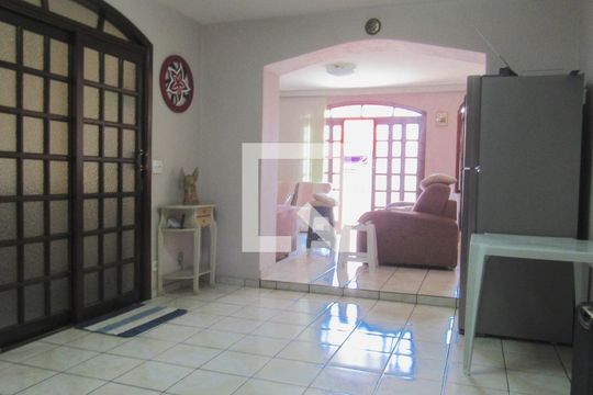 Sala de casa à venda com 4 quartos, 205m² em Pestana, Osasco