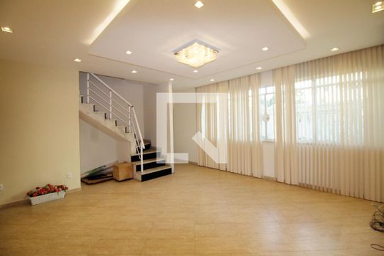 Sala de casa à venda com 4 quartos, 247m² em Vila da Penha, Rio de Janeiro