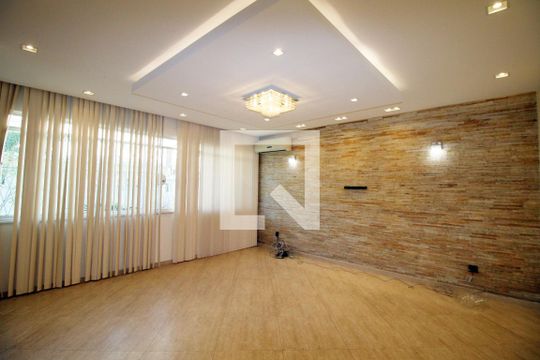 Casa à venda com 4 quartos, 247m² em Vila da Penha, Rio de Janeiro