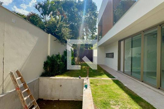 Piscina de casa de condomínio à venda com 4 quartos, 802m² em Alto de Pinheiros, São Paulo