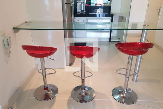Sala de apartamento para alugar com 2 quartos, 84m² em Camboinhas, Niterói