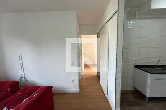 Corredor de apartamento para alugar com 2 quartos, 44m² em Cavalcanti, Rio de Janeiro