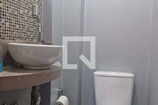 Lavabo  de apartamento para alugar com 3 quartos, 98m² em Centro Histórico, Porto Alegre