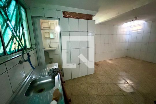 Cozinha de casa de condomínio para alugar com 1 quarto, 20m² em Parque Jurema, Guarulhos