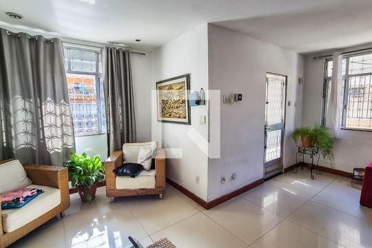 Sala de casa à venda com 4 quartos, 226m² em Penha, Rio de Janeiro