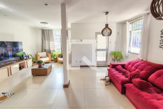 Sala de casa à venda com 4 quartos, 226m² em Penha, Rio de Janeiro