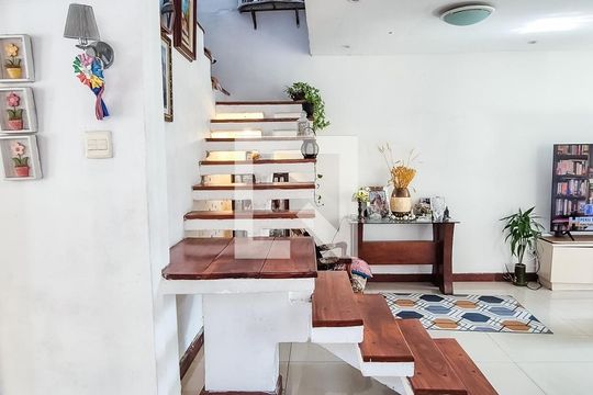 Sala de casa à venda com 4 quartos, 226m² em Penha, Rio de Janeiro